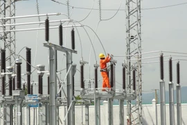Hoàn tất các khâu vệ sinh, kiểm tra và đóng điện trạm biến áp 110kV Bố Trạch, tỉnh Quảng Bình. (Nguồn: TTXVN)