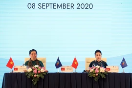 Chủ tịch Quốc hội Nguyễn Thị Kim Ngân, Chủ tịch AIPA- 41 và Phó Chủ tịch Thường trực Quốc hội Tòng Thị Phóng, Trưởng đoàn Đại biểu Quốc hội Việt Nam tại AIPA điều hành Phiên toàn thể thứ nhất Đại hội đồng Liên nghị viện Hiệp hội các quốc gia Đông Nam Á lầ