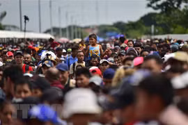 Người di cư tại Ciudad Hidalgo, bang Chiapas, Mexico, trong hành trình tới Mỹ ngày 19/10/2018. (Nguồn: AFP/TTXVN)