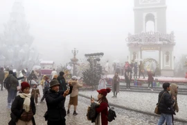 Đông đảo du khách đến Sa Pa tham dự Lễ hội mùa Đông 2020. (Ảnh: Quốc Khánh/TTXVN)