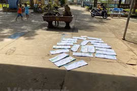 Số sách vở còn lại sau lũ của Trường Mầm non Hướng Việt, Quảng Trị. (Ảnh: Thủy Trần/Vietnam+) 