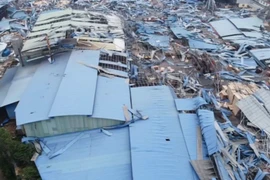 Trận lốc xoáy đã gây thiệt hại lớn về người và cơ sở vật chất của Công ty gỗ xuất nhập khẩu gỗ Kiều Thi ở xã Trung Mỹ (huyện Bình Xuyên, tỉnh Vĩnh Phúc). (Ảnh: Hoàng Hùng/TTXVN)