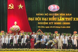 Ban Chấp hàng Đảng bộ huyện Văn Bàn nhiệm kỳ 2020-2025 ra mắt đại hội. (Ảnh: Quốc Khánh/TTXVN)