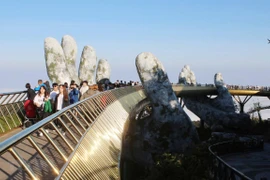 Khách đến tham quan Khu du lịch Bà Nà Hills của Đà Nẵng. (Nguồn: TTXVN) 