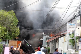 Hiện trường vụ cháy. (Ảnh: Lê Sen/TTXVN)