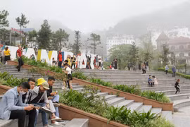 Du khách tham quan Tam Đảo sau khi khu du lịch mở cửa đón khách. (Nguồn: vinhphuc.gov.vn)