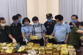 Lực lượng chức năng thu giữ 120kg ma túy đá, ketamin, thuốc lắc, 19 bánh heroin. (Nguồn: TTXVN)