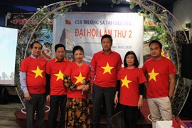 Ban chấp hành mới của Câu lạc bộ Trường Sa tại Đức. (Ảnh: Anh Đức/Vietnam+)