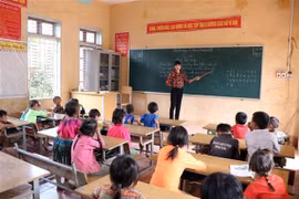 Học sinh tại Điểm trường Huổi Pá, Trường Phổ thông dân tộc bán trú tiểu học xã Mường Lạn, huyện Sốp Cộp. (Ảnh: Hữu Quyết/TTXVN)