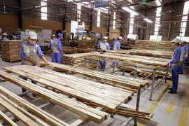 Xuất khẩu gỗ bị ảnh hưởng do dịch Covid-19. (Ảnh: Vũ Sinh/TTXVN) 