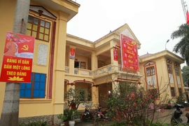 Không khí đón Tết tại trụ sở UBND xã Đồng Tâm. (Ảnh: Doãn Tấn/TTXVN)