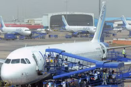 Máy bay của hãng hàng không IndiGo tại sân bay quốc tế Indira Gandhi ở New Delhi, Ấn Độ. (Nguồn: AFP/TTXVN) 