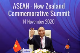 Thủ tướng Nguyễn Xuân Phúc, Chủ tịch ASEAN 2020 đồng chủ trì hội nghị tại điểm cầu Hà Nội. (Ảnh: Thống Nhất/TTXVN)