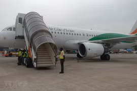 Máy bay của hãng hàng không Air Côte d'Ivoire tại sân bay quốc tế Félix-Houphouët-Boigny, Côte d'Ivoire. (Nguồn: TTXVN)