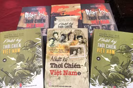 Bộ sách Nhật ký thời chiến Việt Nam. (Ảnh: Thanh Vũ/TTXVN)
