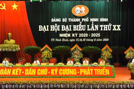 Đoàn chủ tịch tại Đại hội. (Ảnh: Minh Đức/TTXVN)