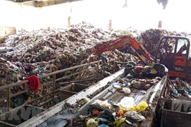 Bãi rác Cam Ly. (Ảnh: Đặng Tuấn/TTXVN)