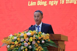 Ông Trần Văn Hiệp phát biểu nhận nhiệm vụ Chủ tịch UBND tỉnh Lâm Đồng. (Ảnh: Chu Quốc Hùng/TTXVN)