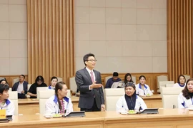 Phó Thủ tướng Vũ Đức Đam phát biểu tại buổi gặp mặt. (Ảnh: Phương Hoa/TTXVN)