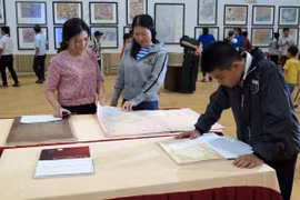 Trưng bày tư liệu về Hoàng Sa, Trường Sa. Ảnh minh họa. (Ảnh: Xuân Triệu/TTXVN)