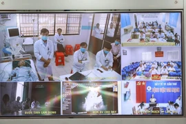 Hình ảnh truyền trực tiếp từ Trung tâm Y tế quân dân y huyện Côn Đảo (tỉnh Bà Rịa - Vũng Tàu) về Bệnh viện Chợ Rẫy. (Ảnh: Đinh Hằng/TTXVN)