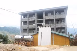Khu bán trú thứ hai do quỹ LOAN (Đức) tài trợ ở xã Chế Tạo đang trong giai đoạn hoàn thiện. (Ảnh: Quang Vinh/TTXVN)