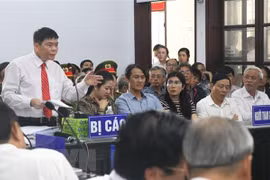 Bị cáo Trần Vũ Hải trả lời chủ tọa phiên tòa sơ thẩm. (Ảnh: Tiên Minh/TTXVN)