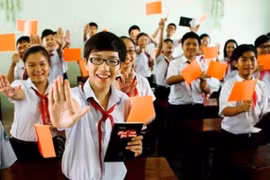 Các em học sinh hưởng ứng chiến dịch xóa bỏ bạo lực với phụ nữ và trẻ em gái. (Nguồn ảnh: UN Women)