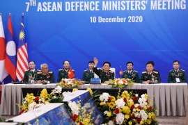 Đại tướng Ngô Xuân Lịch, Ủy viên Bộ Chính trị, Phó Bí thư Quân ủy Trung ương, Bộ trưởng Quốc phòng Việt Nam khai mạc hội nghị. (Ảnh: Dương Giang/TTXVN)