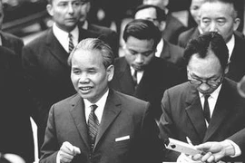 Bộ trưởng Ngoại giao Xuân Thủy (người đang phát biểu) - Trưởng đoàn Việt Nam đàm phán tại Paris năm 1968. (Ảnh tư liệu:btlsqsvn.org.vn)