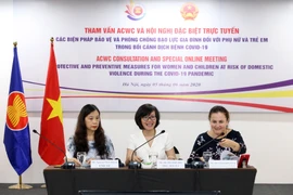 Bàn chủ tọa điều hành Hội nghị trực tuyến tại điểm cầu Hà Nội, Việt Nam. (Ảnh: Anh Tuấn/TTXVN)