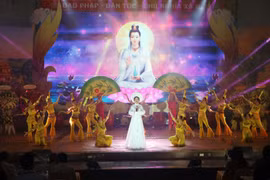 Biểu diễn nghệ thuật tại buổi khai mạc Lễ hội Quán Thế Âm Ngũ Hành Sơn năm 2024. (Ảnh: Trần Lê Lâm/TTXVN)