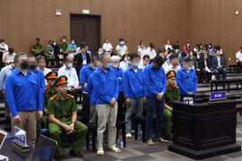 Các bị cáo tại phiên tòa. (Ảnh: Phạm Kiên/TTXVN)