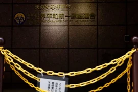 Một tấm biển cấm xâm phạm được đặt bên ngoài lối vào của Liên đoàn Gia đình vì Hòa bình và Thống nhất Thế giới, thường được gọi là Nhà thờ Thống nhất, tại trụ sở Tokyo ở Tokyo, Nhật Bản, ngày 29/8/2022.(Nguồn: Reuters)