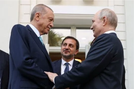 Tổng thống Nga Vladimir Putin và Tổng thống Thổ Nhĩ Kỳ Tayyip Erdogan chia tay sau cuộc hội đàm ở Sochi, Nga, ngày 4/9 vừa qua. (Nguồn: Reuters)