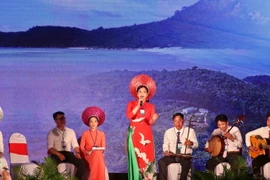 Nỗ lực truyền dạy Đờn ca Tài tử cho thế hệ trẻ ở Cần Thơ