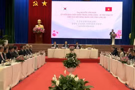 Quang cảnh "Tọa đàm thúc đẩy hợp tác hữu nghị giữa tỉnh Long An với các doanh nghiệp địa phương và Hàn Quốc." (Ảnh: Thanh Bình/TTXVN)
