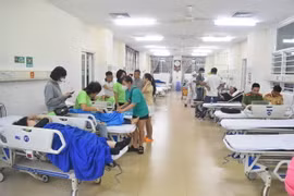 Bệnh viện Thiện Hạnh, thành phố Buôn Ma Thuột, tỉnh Đắk Lắk, tiếp nhận 12 nạn nhân từ vụ tai nạn giao thông nghiêm trọng trên đường tránh Buôn Hồ. (Ảnh: Nguyên Dung/TTXVN)