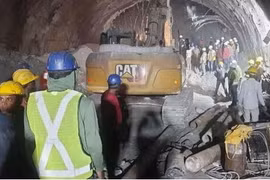 Một phần của đường hầm bị sập vào sáng 12/11, tại bang Uttarakhand, miền Bắc Ấn Độ. (Nguồn: hindustantimes) 