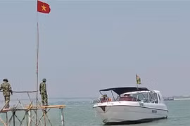 Tại trạm kiểm soát của Đồn Biên phòng Cửa Đại thuộc Bộ Chỉ huy Bộ đội Biên phòng Quảng Nam luôn luôn có 1 canô cứu hộ cứu nạn và 5 cán bộ chiến sỹ làm nhiệm vụ. (Ảnh: Đoàn Hữu Trung/TTXVN)