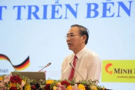 Thứ trưởng Bộ NN&PTNT Phùng Đức Tiến đánh giá cao kết quả hội nghị đã cung cấp nhiều giải pháp cho sự phát triển ngành tôm. (Nguồn; Báo Cà Mau)