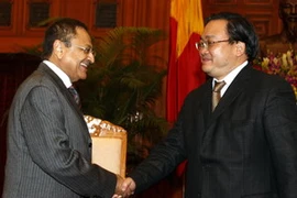 Phó Thủ tướng Hoàng Trung Hải tiếp ông Maqbool Ali Sultan, Bộ trưởng Bộ Công thương Oman. (Ảnh: Trọng Đức/TTXVN)