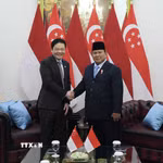 Tổng thống Indonesia Prabowo Subianto và Thủ tướng Singapore Lawrence Wong tại Cung điện Merdeka ở Jakarta. (Ảnh: Đỗ Quyên/TTXVN)