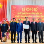 Lễ công bố sáp nhập Trường Cao đẳng Y tế Huế vào Trường Đại học Y - Dược, Đại học Huế. (Ảnh: Văn Dũng/TTXVN)