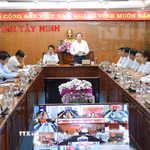 Quang cảnh Hội nghị công bố công khai Kết luận thanh tra chuyên đề về cơ sở nhà, đất dôi dư sau sắp xếp trên địa bàn tỉnh Tây Ninh. (Ảnh: Bùi Giang/TTXVN)