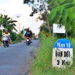 Tuyến đường Đầm Dơi-Cái Nước (ĐT986) sẽ được đầu tư nâng cấp đáp ứng nhu cầu đi lại, vận chuyển hàng hóa của người dân trong khu vực, giúp phát triển kinh tế xã hội của địa phương.