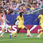 Trung vệ Derrick Luckassen dứt điểm cận thành, ghi bàn thắng gỡ hòa 1 -1 cho Ghana. (Ảnh: AFP/TTXVN)