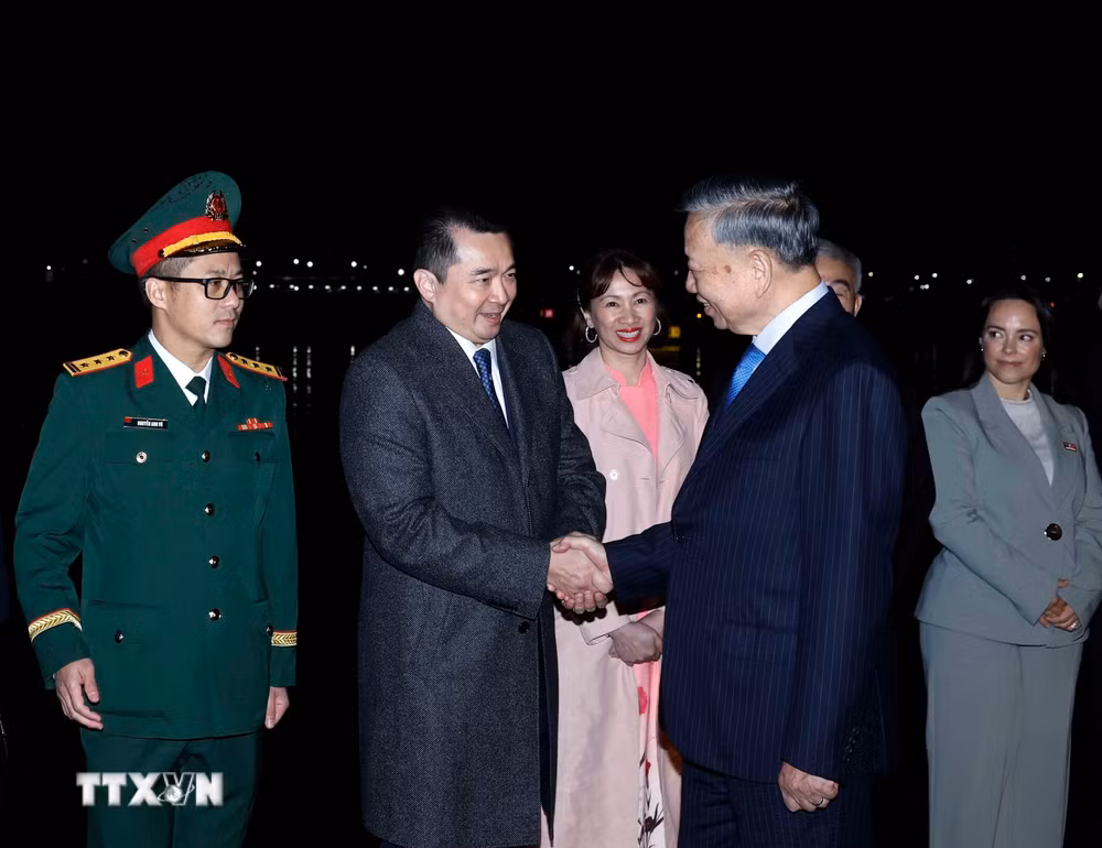 ttxvn-tong-bi-thu-chu-tich-nuoc-to-lam-bat-dau-chuyen-tham-cap-nha-nuoc-toi-australia2.jpg