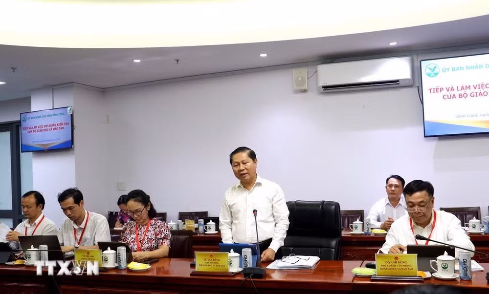 ttxvn-doan-ban-chi-dao-cap-quoc-gia-ky-thi-tot-nghiep-thpt-lam-viec-tai-tinh-vinh-long.jpg