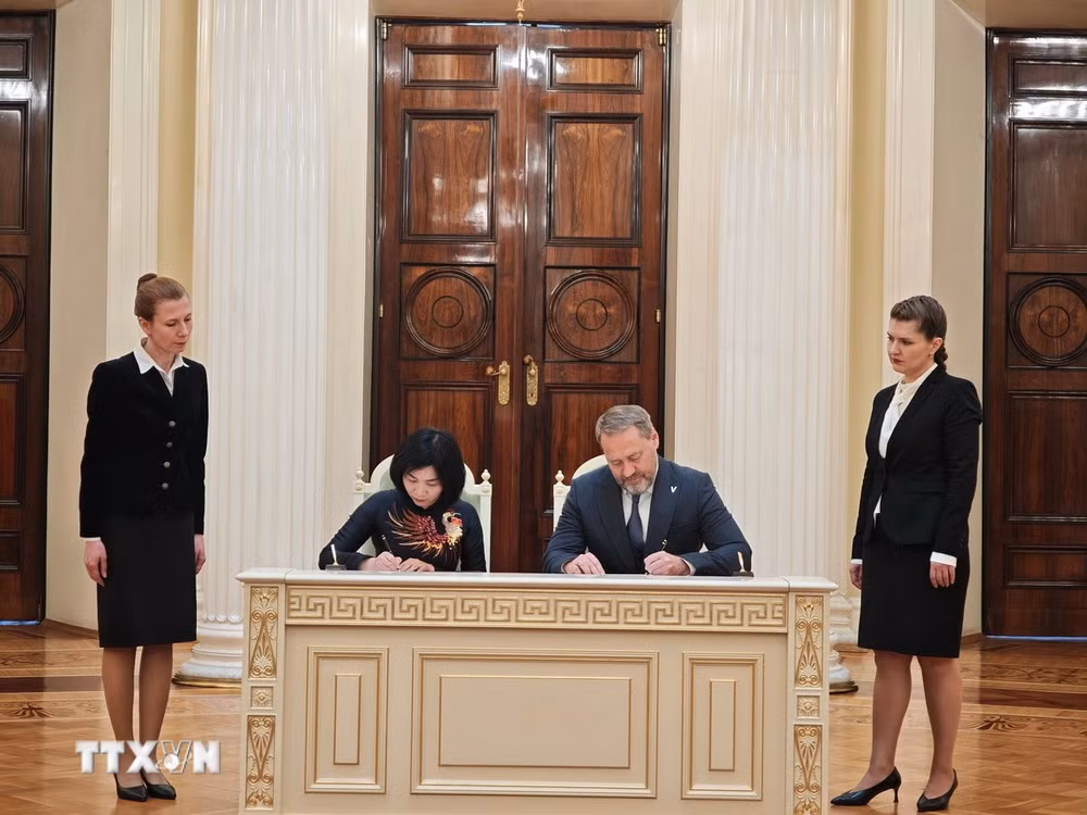 ttxvn-dua-hop-tac-giua-ha-noi-va-saint-petersburg-lien-bang-nga-di-vao-thuc-chat.jpg